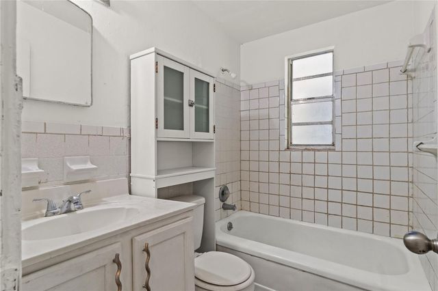 1421 14TH STREET E, Bradenton, FL 34208