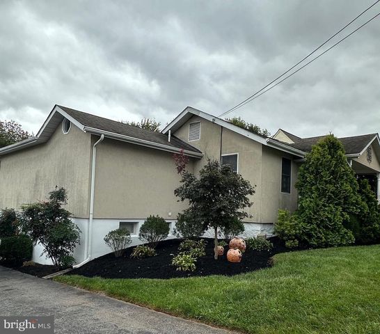 211 CARROLL AVE, Mount Airy, MD 21771