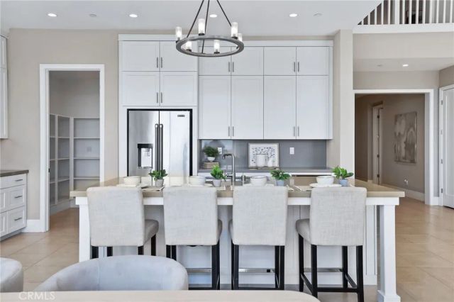 154 Roscomare, Irvine, CA 92602