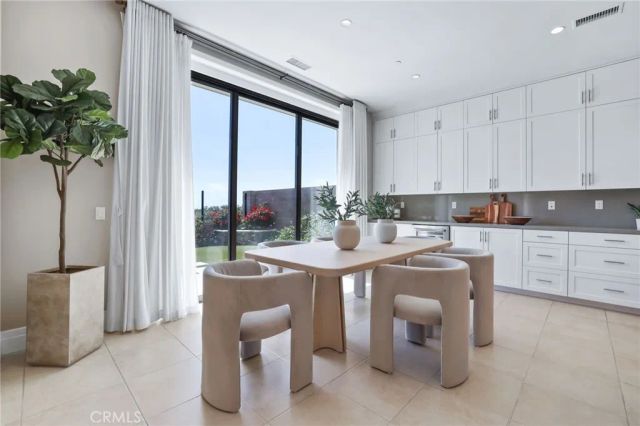 154 Roscomare, Irvine, CA 92602