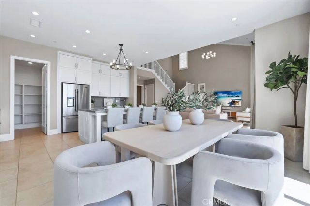154 Roscomare, Irvine, CA 92602