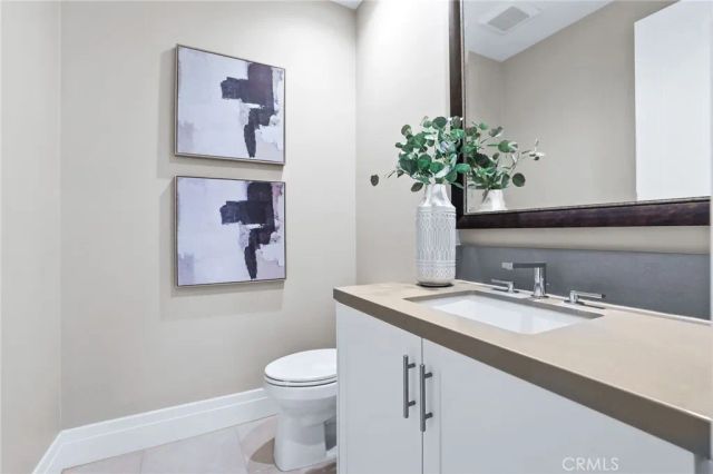 154 Roscomare, Irvine, CA 92602