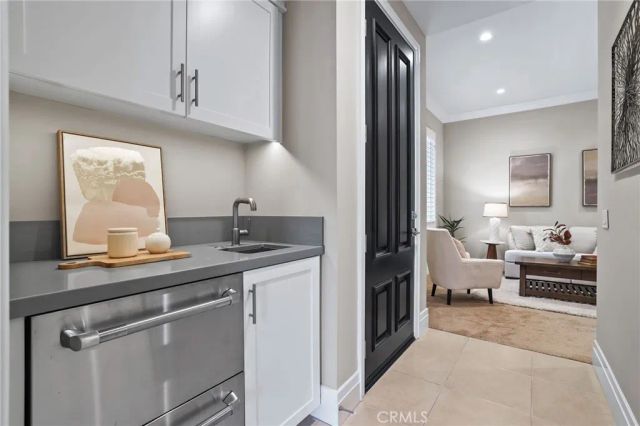 154 Roscomare, Irvine, CA 92602