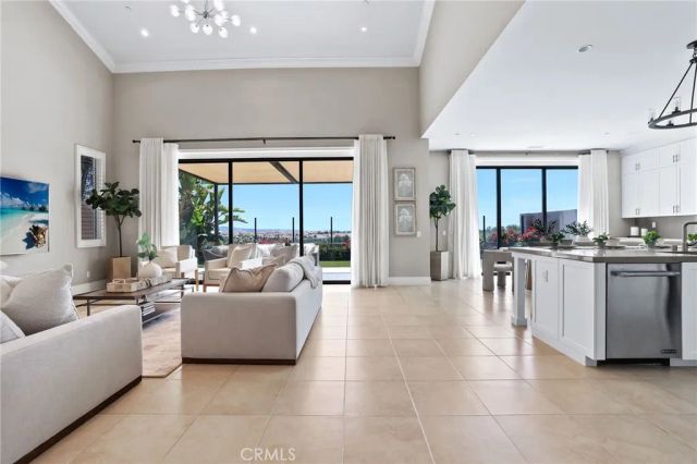154 Roscomare, Irvine, CA 92602