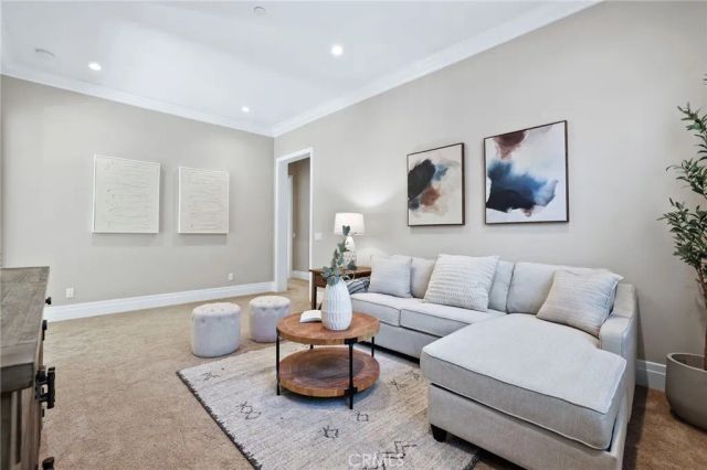 154 Roscomare, Irvine, CA 92602