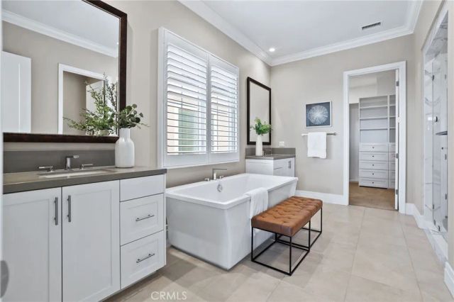 154 Roscomare, Irvine, CA 92602