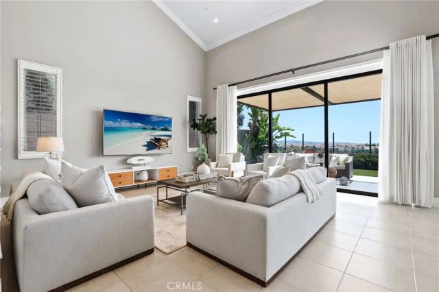 154 Roscomare, Irvine, CA 92602