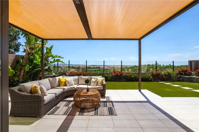 154 Roscomare, Irvine, CA 92602