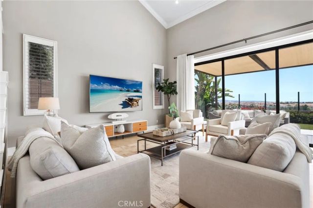 154 Roscomare, Irvine, CA 92602
