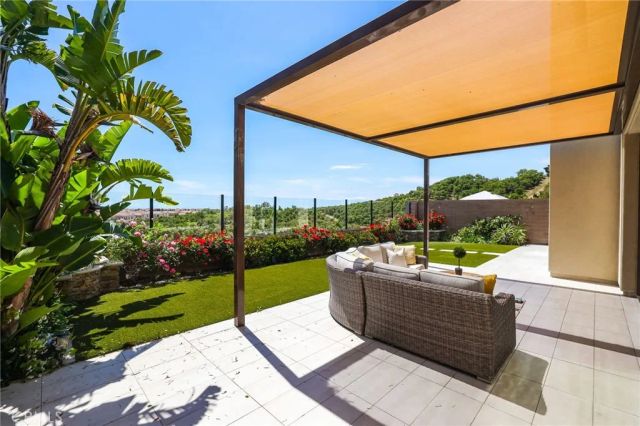 154 Roscomare, Irvine, CA 92602