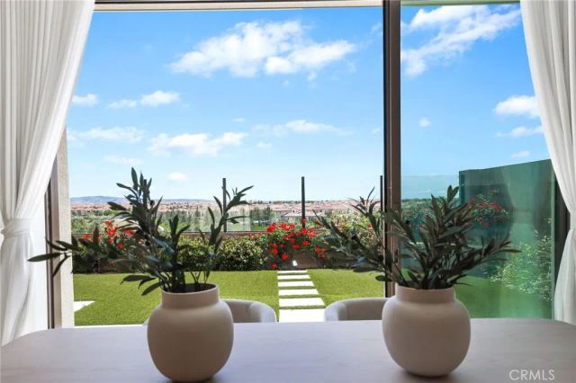 154 Roscomare, Irvine, CA 92602