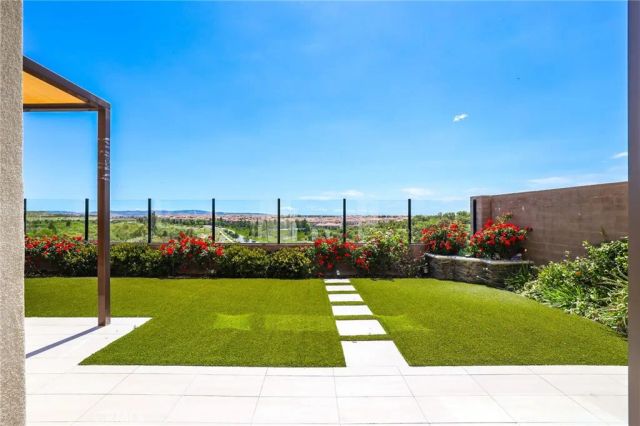 154 Roscomare, Irvine, CA 92602