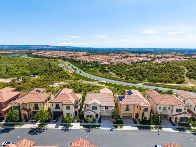 154 Roscomare, Irvine, CA 92602