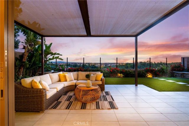 154 Roscomare, Irvine, CA 92602