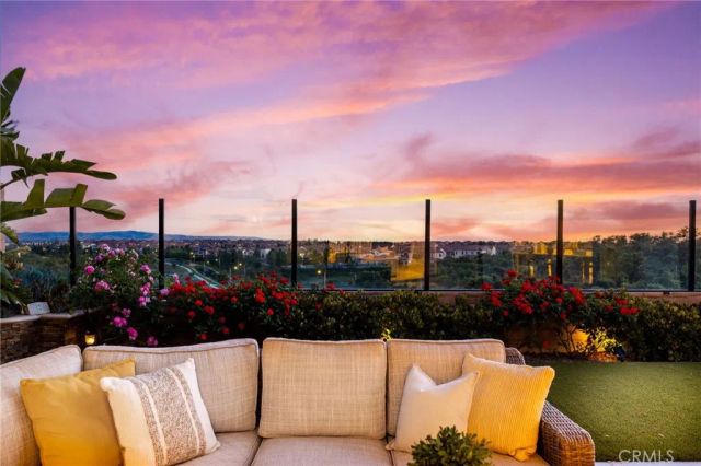 154 Roscomare, Irvine, CA 92602