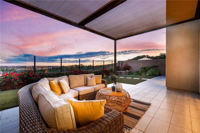 154 Roscomare, Irvine, CA 92602