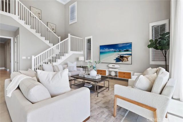 154 Roscomare, Irvine, CA 92602