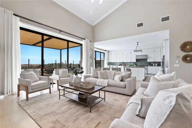 154 Roscomare, Irvine, CA 92602