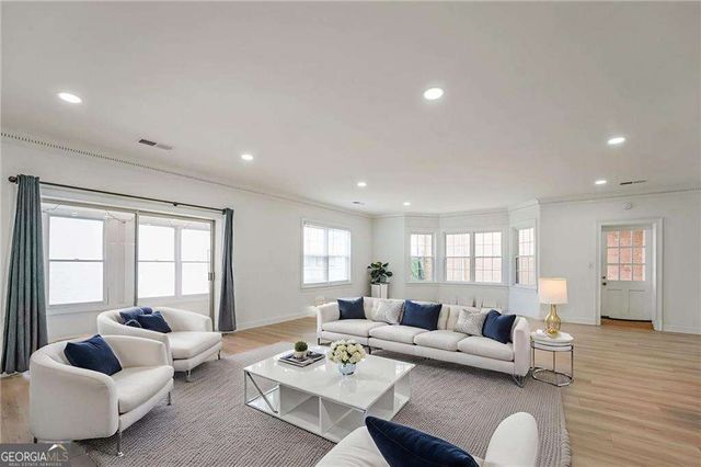 3649 Peachtree Road NE 305, Atlanta, GA 30319