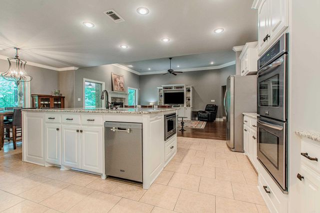 20612 Crested Butte Dr, Little Rock, AR 72210