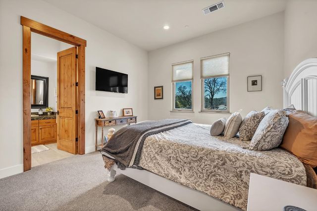 23461 Alexis Dr, Auburn, CA 95602