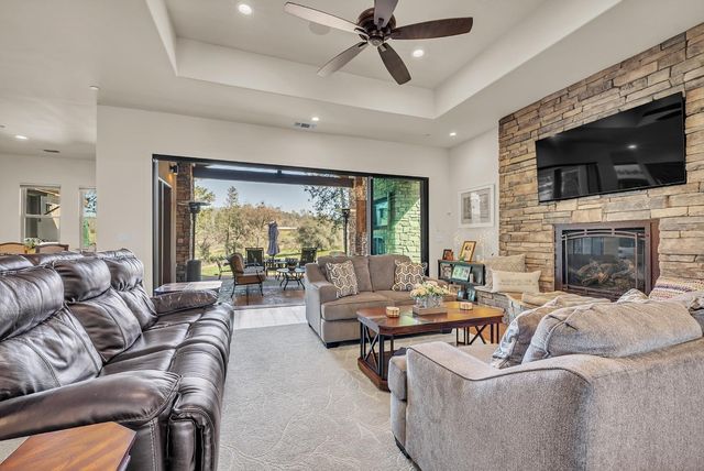 23461 Alexis Dr, Auburn, CA 95602