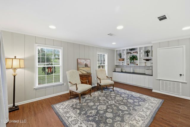 2040 Brecon Drive, Jackson, MS 39211