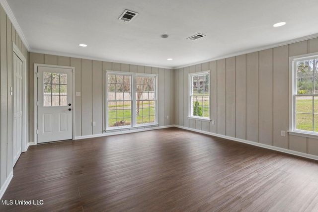 2040 Brecon Drive, Jackson, MS 39211