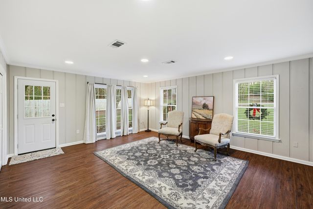 2040 Brecon Drive, Jackson, MS 39211