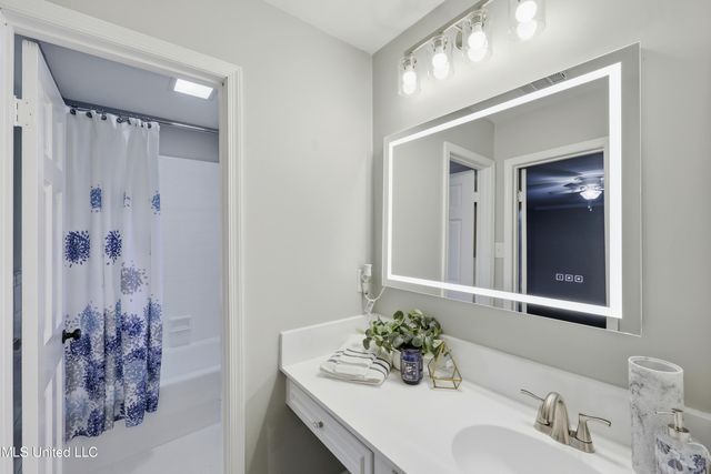 2040 Brecon Drive, Jackson, MS 39211