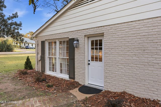 2040 Brecon Drive, Jackson, MS 39211