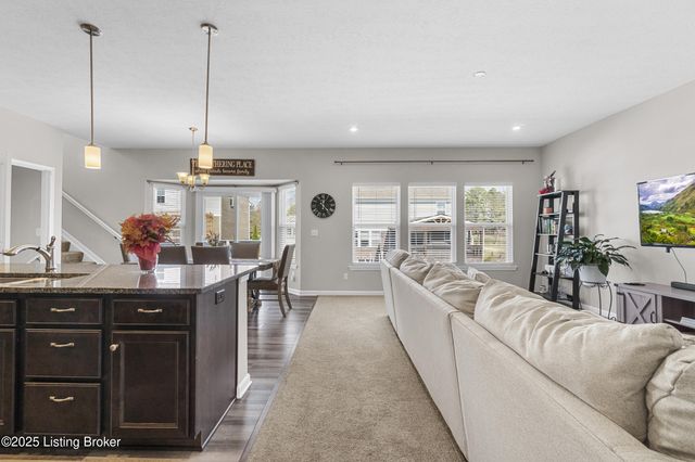 242 Magnolia Dr, Shepherdsville, KY 40165