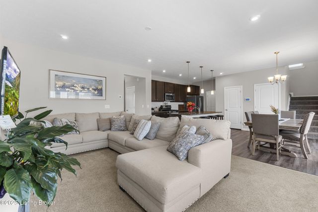 242 Magnolia Dr, Shepherdsville, KY 40165