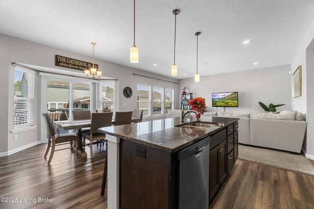 242 Magnolia Dr, Shepherdsville, KY 40165