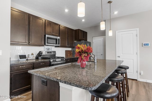 242 Magnolia Dr, Shepherdsville, KY 40165