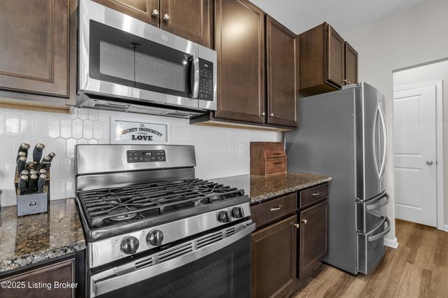 242 Magnolia Dr, Shepherdsville, KY 40165