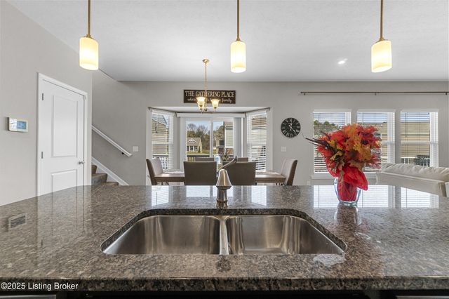 242 Magnolia Dr, Shepherdsville, KY 40165