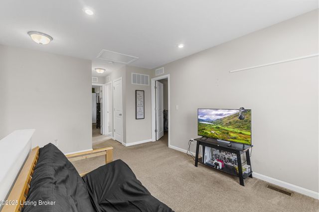 242 Magnolia Dr, Shepherdsville, KY 40165