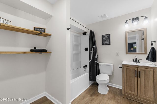 242 Magnolia Dr, Shepherdsville, KY 40165