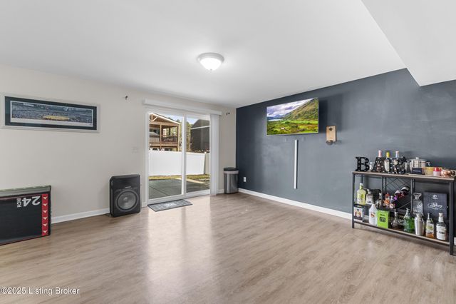 242 Magnolia Dr, Shepherdsville, KY 40165