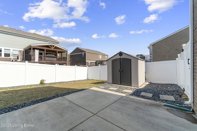 242 Magnolia Dr, Shepherdsville, KY 40165