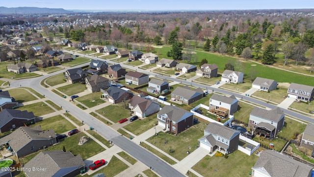 242 Magnolia Dr, Shepherdsville, KY 40165