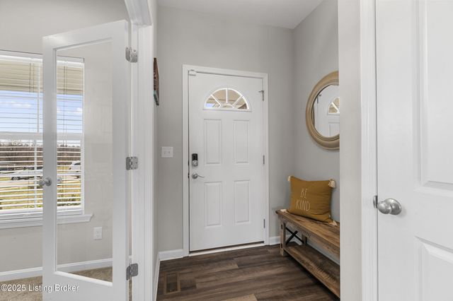 242 Magnolia Dr, Shepherdsville, KY 40165