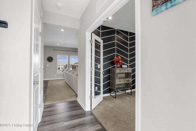 242 Magnolia Dr, Shepherdsville, KY 40165