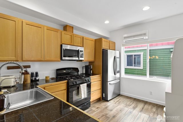 8063 165th Lane NE, Redmond, WA 98052