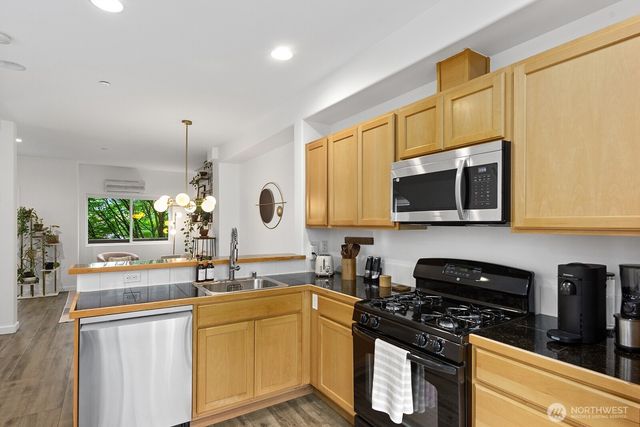 8063 165th Lane NE, Redmond, WA 98052
