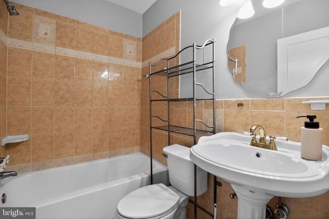 6422 HORSESHOE RD E, Clinton, MD 20735