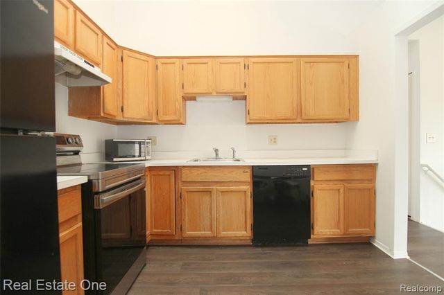 31119 Country Bluff, Farmington Hills, MI 48331