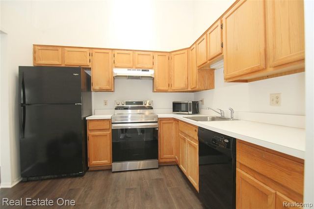 31119 Country Bluff, Farmington Hills, MI 48331