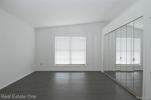 31119 Country Bluff, Farmington Hills, MI 48331